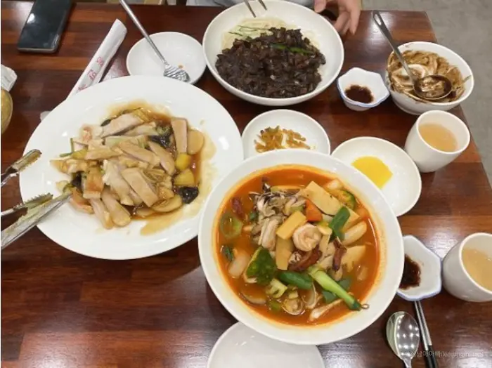 홍만옥 · 음식점