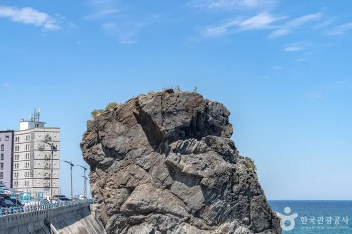까막바위 · 관광지