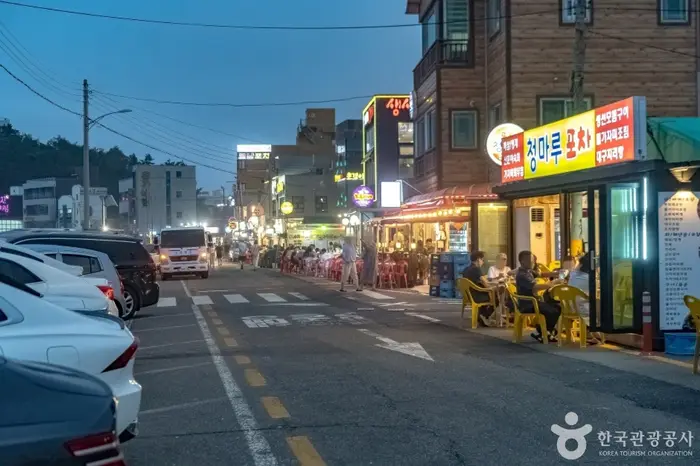 동명항 포장마차 거리 · 관광지