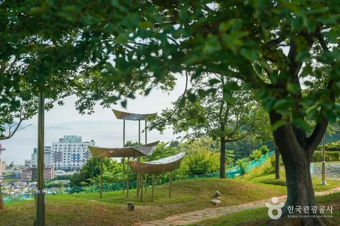 양지암조각공원 · 관광지
