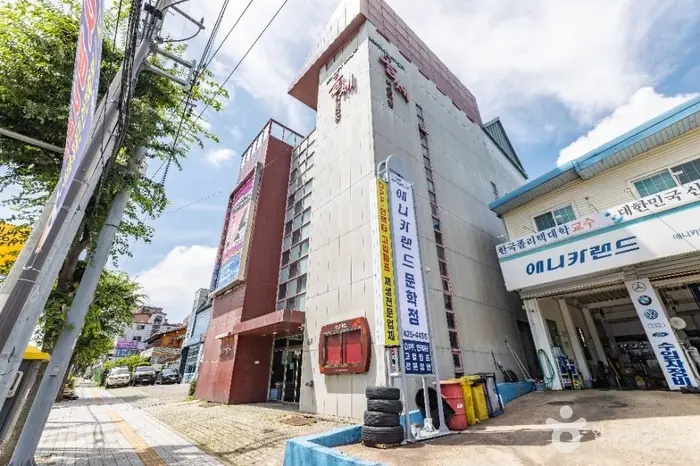작은극장 돌체 · 문화시설