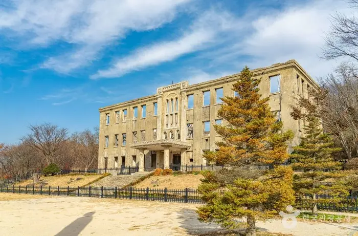 철원 노동당사 · 관광지