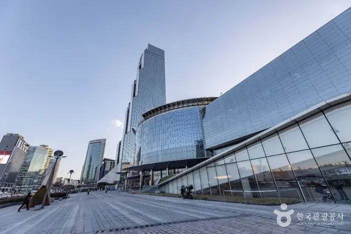 코엑스동측광장 · 관광지