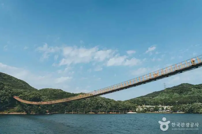 마장호수 출렁다리 · 관광지