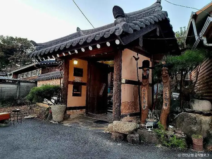 농민쉐프의묵은지화련 · 음식점