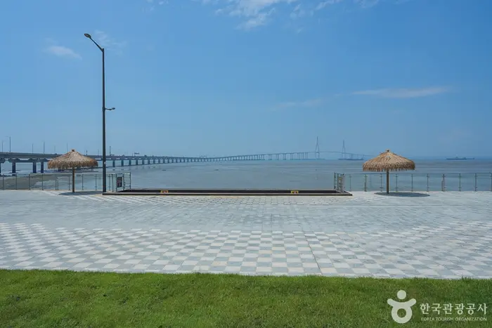 송도랜드마크시티1호수변공원 · 관광지