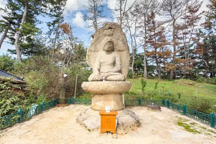 영지석불좌상 · 관광지