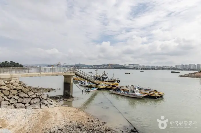 압해도선착장 · 관광지