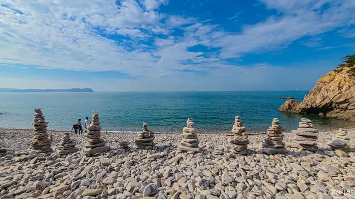 황금산몽돌해변 · 관광지