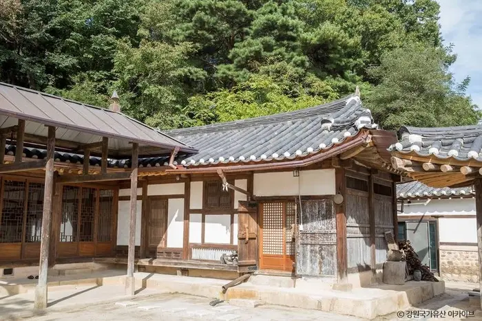 춘천김정은가옥 · 관광지