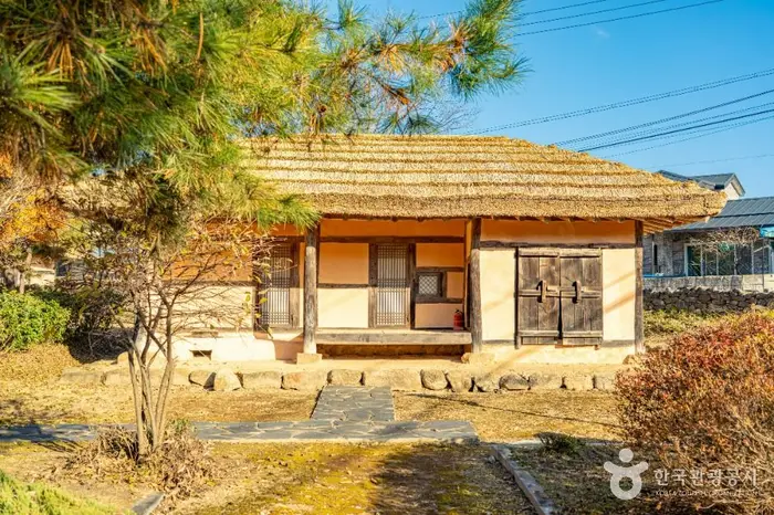 가왕 송흥록·국창 박초월 생가 · 관광지