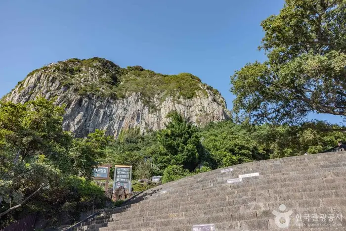 산방굴사(제주) · 관광지