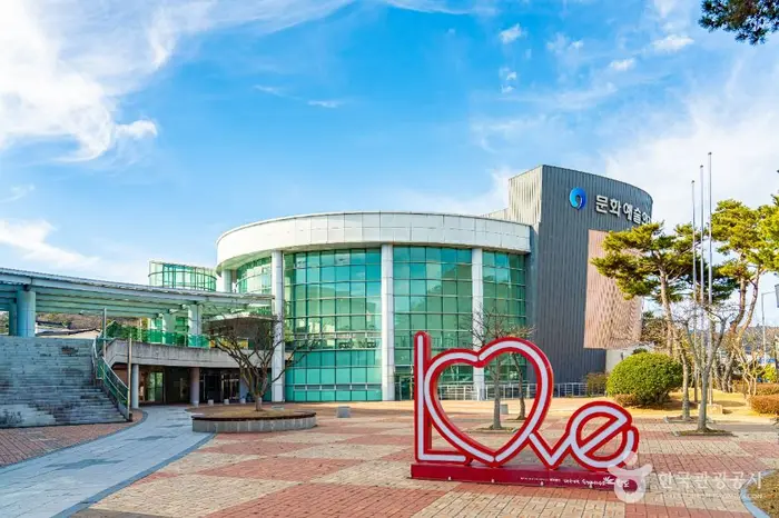 완도문화예술의전당 · 문화시설