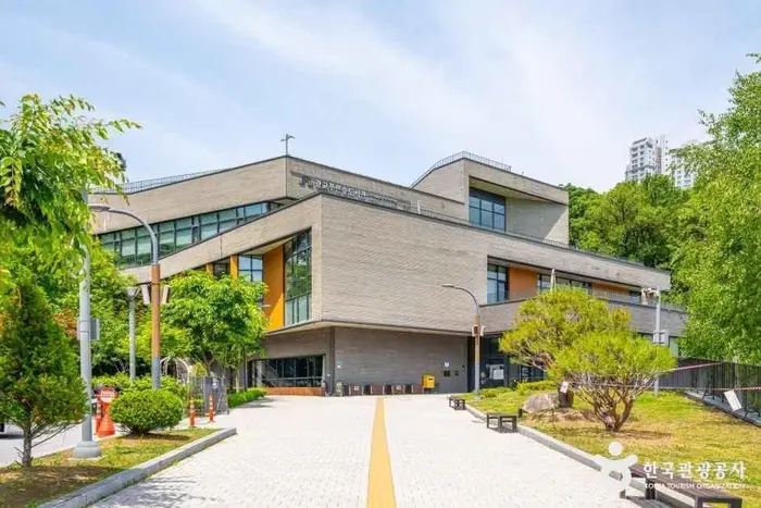 광교푸른숲도서관 · 문화시설