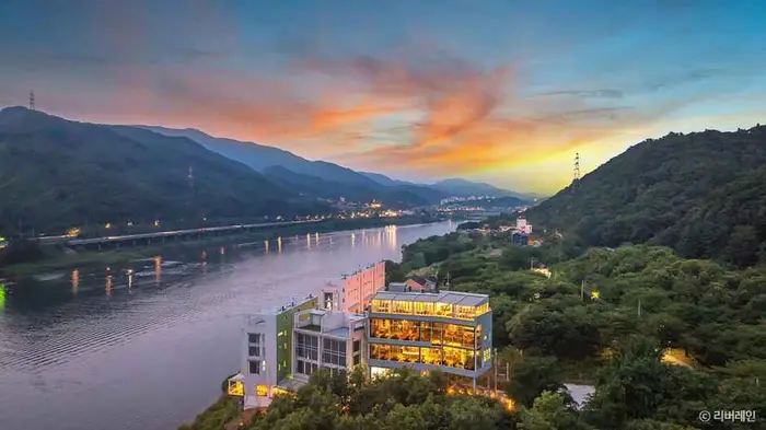 리버레인 · 음식점