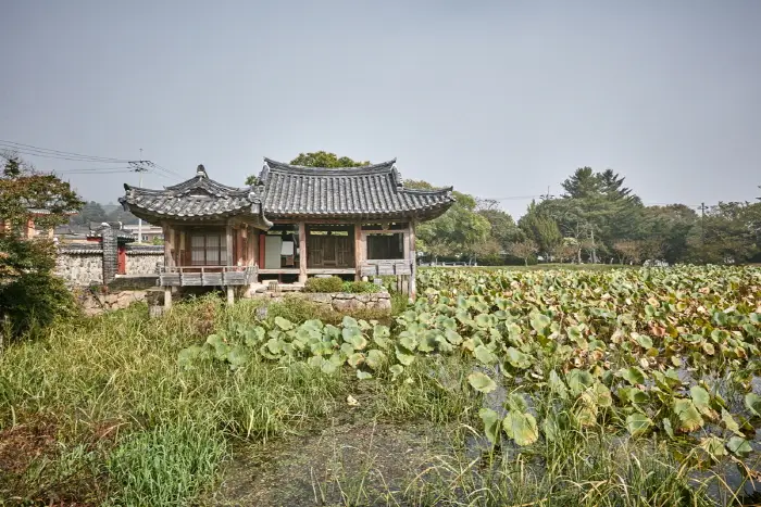 경주 서출지 · 관광지