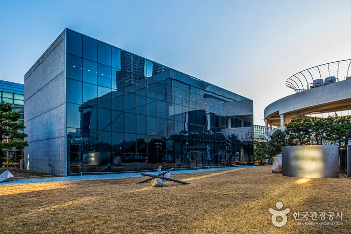 부산시립미술관 · 문화시설