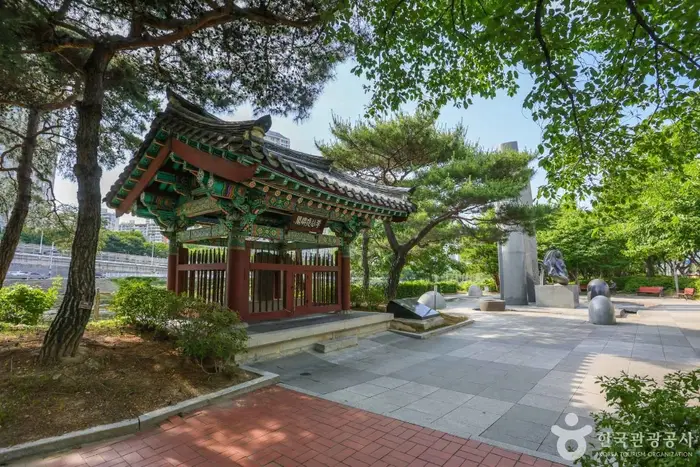 이공제비 및 군수이후범선영세불망비 · 관광지