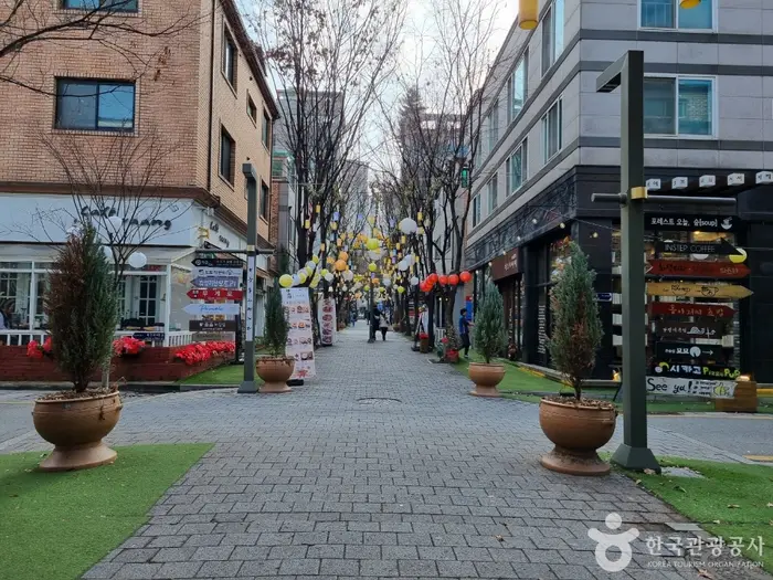 보정동카페거리 · 관광지