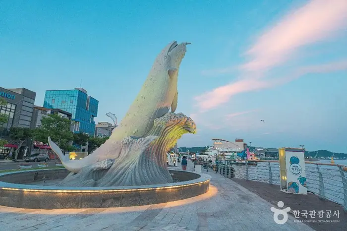 워터프론트와 킹웰리 분수대 · 관광지