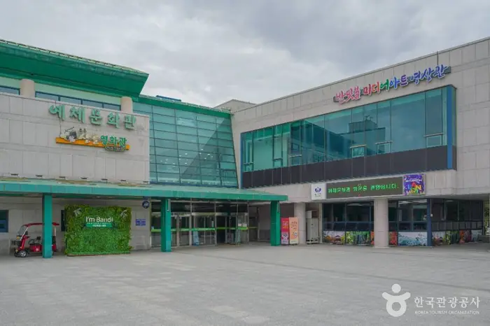 무주 산골영화관 · 문화시설