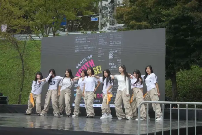 MOIM International 포스터 사진 6