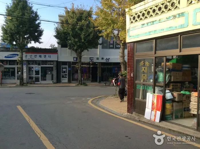 공산장 (1, 6일) · 쇼핑