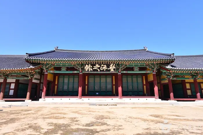 전주 풍패지관 (전주객사) · 관광지