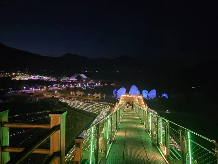 한탄강 Y자 출렁다리 · 관광지