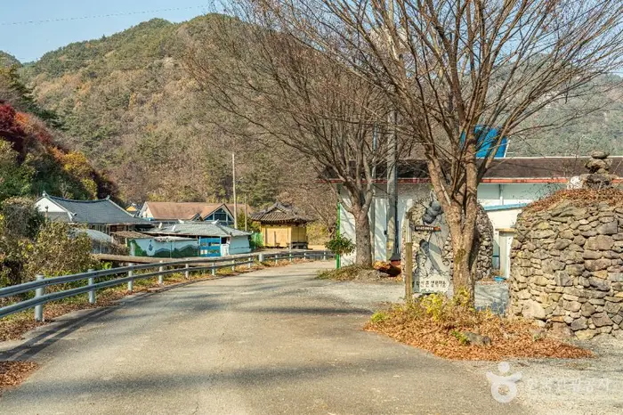 봉하산촌생태마을 · 관광지