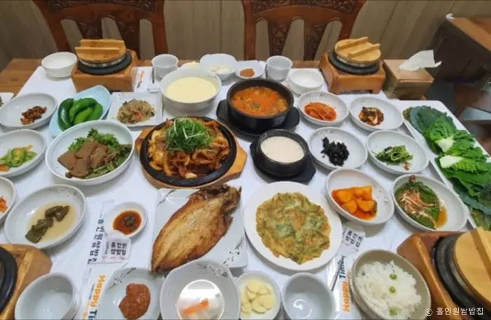홀인원쌈밥집 · 음식점