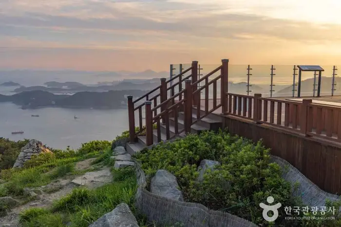 봉래산(부산) · 관광지