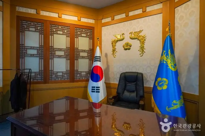 김영삼대통령 기록전시관 · 문화시설