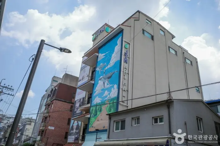 JTN아트홀 · 문화시설