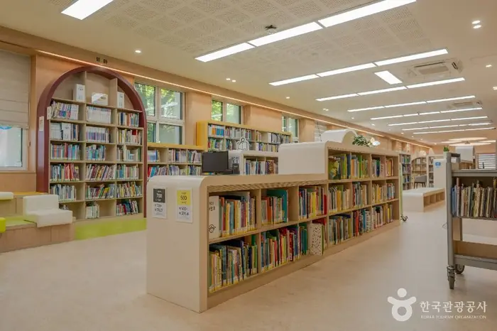 서울특별시교육청 정독도서관 · 문화시설