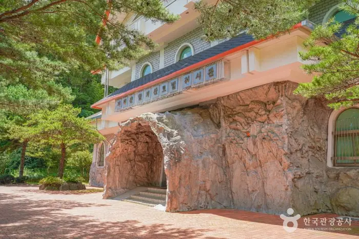 지리산 빨치산토벌 전시관 · 문화시설