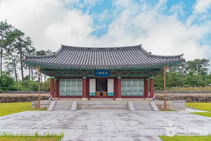 구파백정기의사기념관 · 문화시설