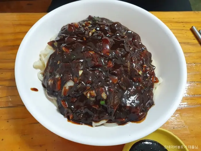 신성각 · 음식점