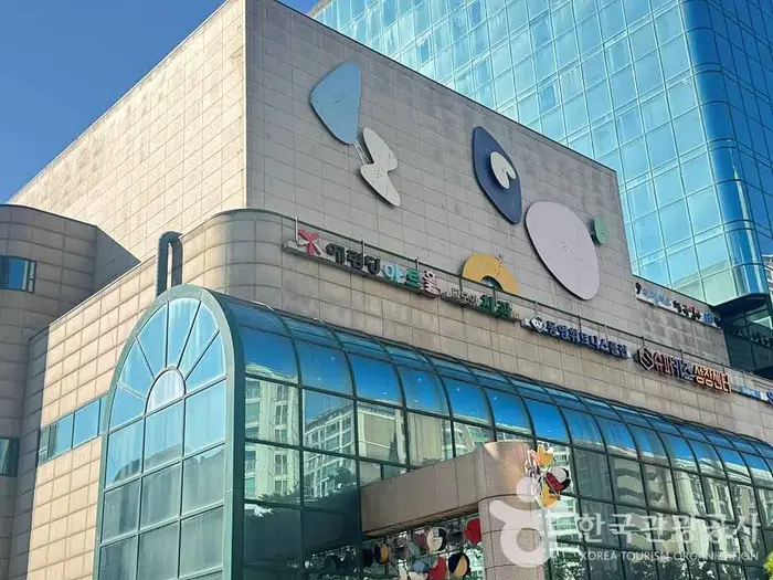 예림당아트홀 · 문화시설