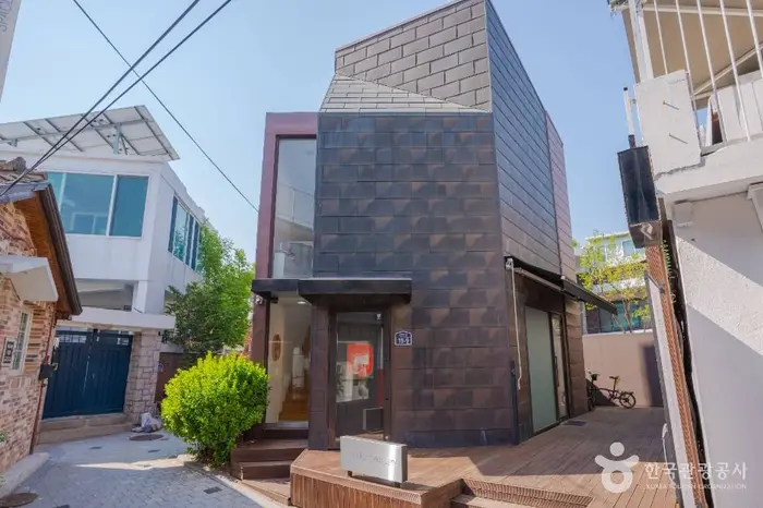 김현주 갤러리 · 문화시설