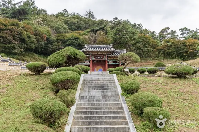 괴산 칠충사와 피세정 · 관광지