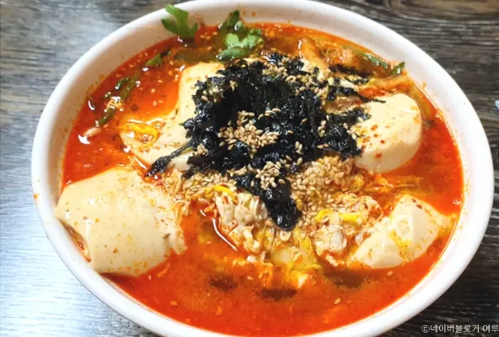 홍제동30년우동국수 · 음식점