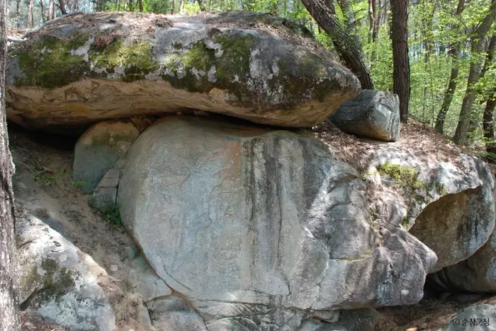 석산리 마애여래좌상 · 관광지