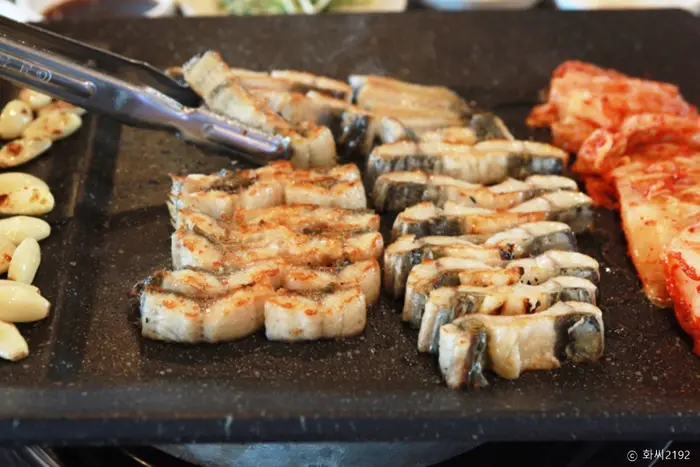 화씨2192 · 음식점