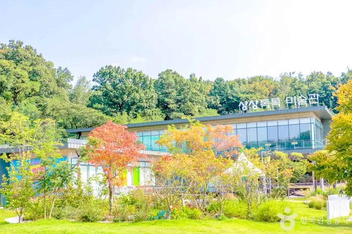 상상톡톡 미술관 · 문화시설