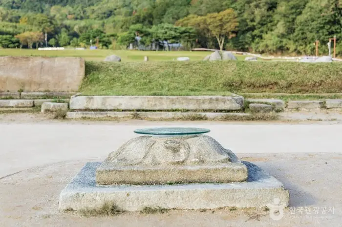 미륵사지 석등하대석 · 관광지