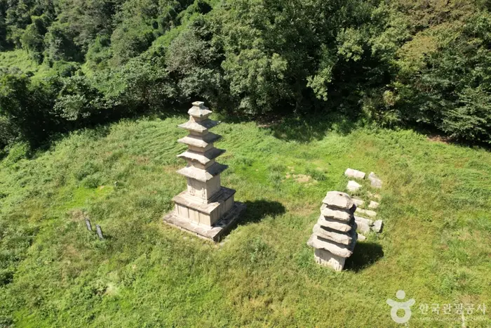 경주 장항리 서 오층석탑 · 관광지