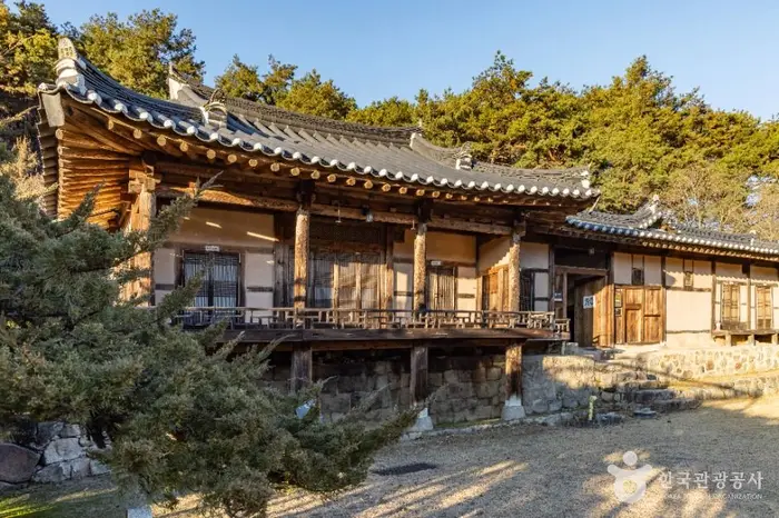 안동 진성이씨 종택 · 관광지