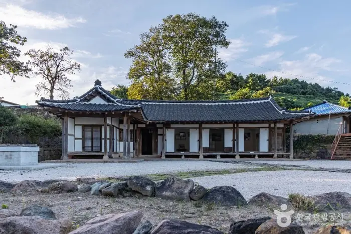 김환기고택 · 관광지