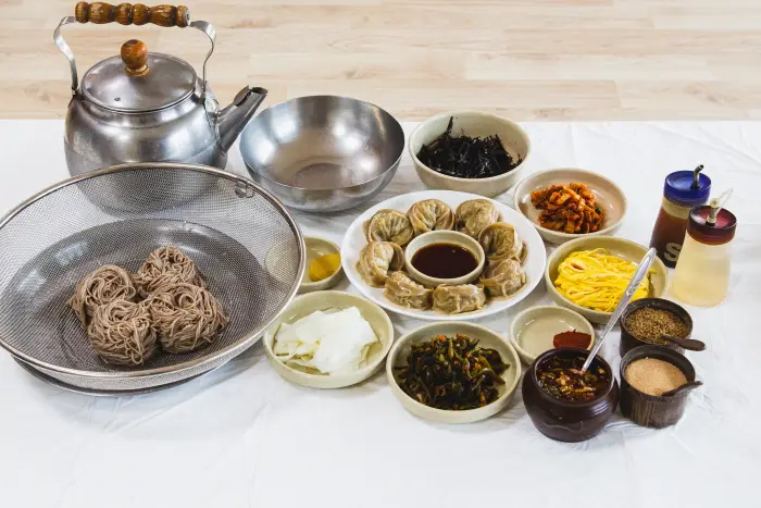 옛날공이메밀국수 · 음식점